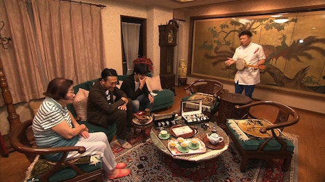 ネタを披露するパンヂー陳。(c)MBS