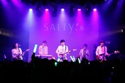 代官山UNITでのワンマンライブの様子。
