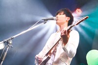 代官山UNITでのワンマンライブより、塩村。