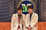 漫才でトークテーマを発表する吉田たち。(c)読売テレビ