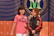 漫才でトークテーマを発表する尼神インター。(c)読売テレビ
