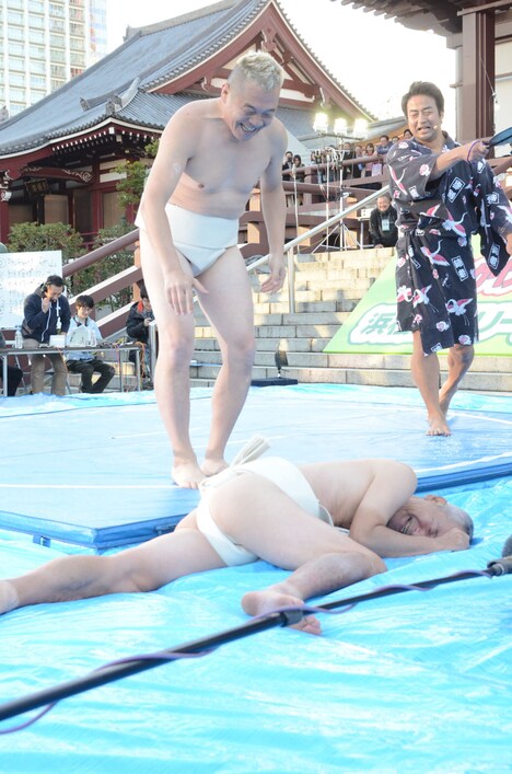 ウド鈴木に投げ飛ばされた大竹まこと。