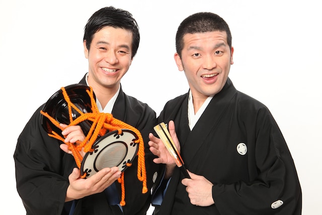 すゑひろがりず。左から南條庄助、三島達矢。