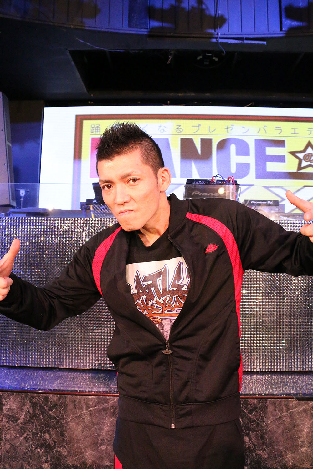 ブレイクダンスをプレゼンするデルピエロ石田。(c)名古屋テレビネクスト