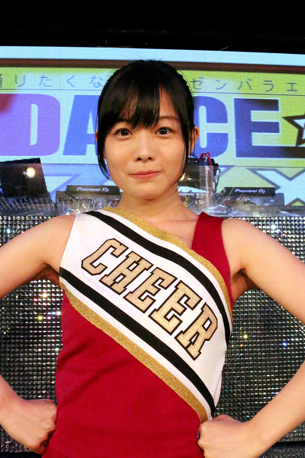 チアリーディングをプレゼンする藤岡みなみ。(c)名古屋テレビネクスト
