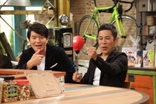 （左から）ヒロミ、ナインティナイン岡村。(c)関西テレビ