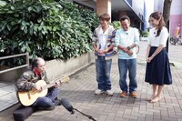 11月6日に放送される北赤羽でのロケの様子。(c)テレビ東京