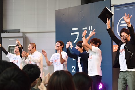 （左から）ハライチ、うしろシティ、アルコ＆ピース。