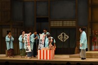 「笑う門には福来たる ～女興行師 吉本せい～」のワンシーン。