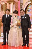 さまぁ～ずと黒柳徹子（中央）。