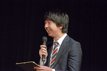 トーク中の三四郎・相田。