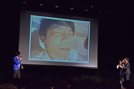 歯の治療を振り返る三四郎と佐藤医院長。