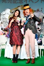 左から森泉、アンガールズ田中。