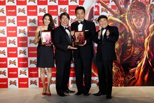 左から熊切あさ美、ダチョウ倶楽部。