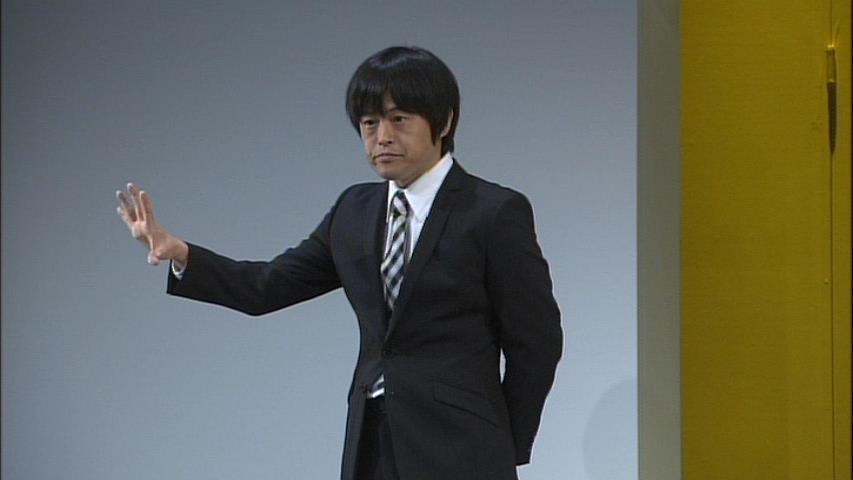 DVD「バカリズムライブ『類』」の「プロローグ」に登場するバカリズム。