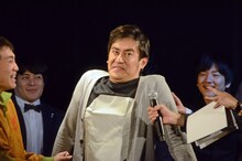 「即興絶叫ゲーム」の途中に動きが止まってしまっただーりんず松本。