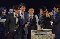 ギフト☆矢野にキレながら賛辞を贈る磁石・永沢（右）。