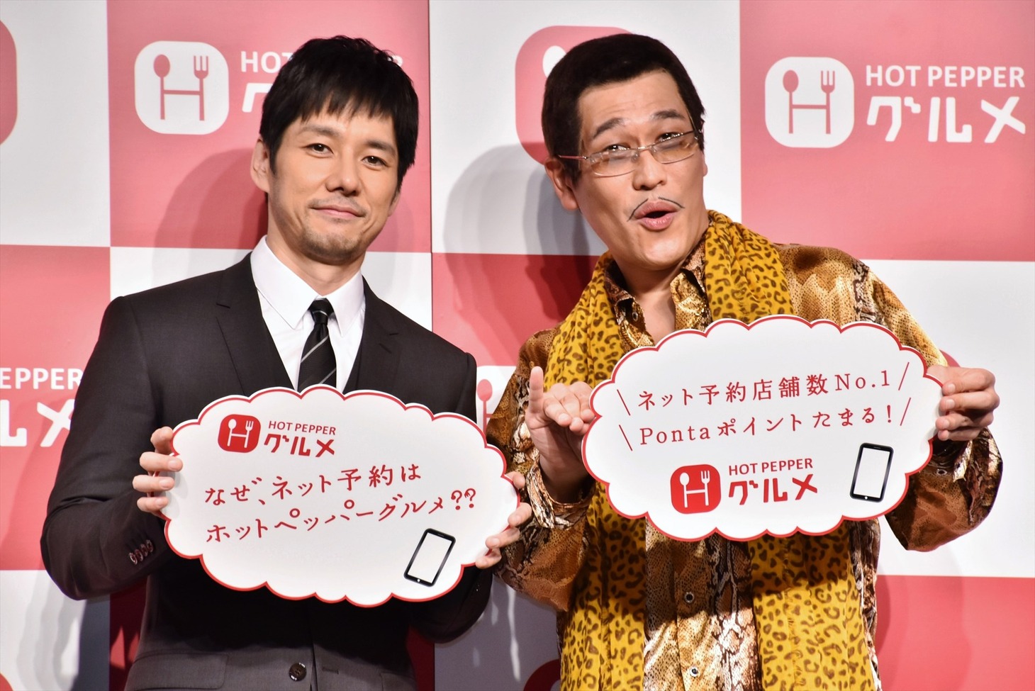 （左から）西島秀俊、ピコ太郎。