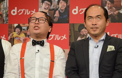 白目で自己紹介をするトレンディエンジェル。