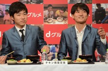 「dグルメ食堂」のメニューを試食するジャルジャル。