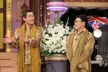 ピコ太郎（左）とくりぃむしちゅー有田（右）。(c)日本テレビ