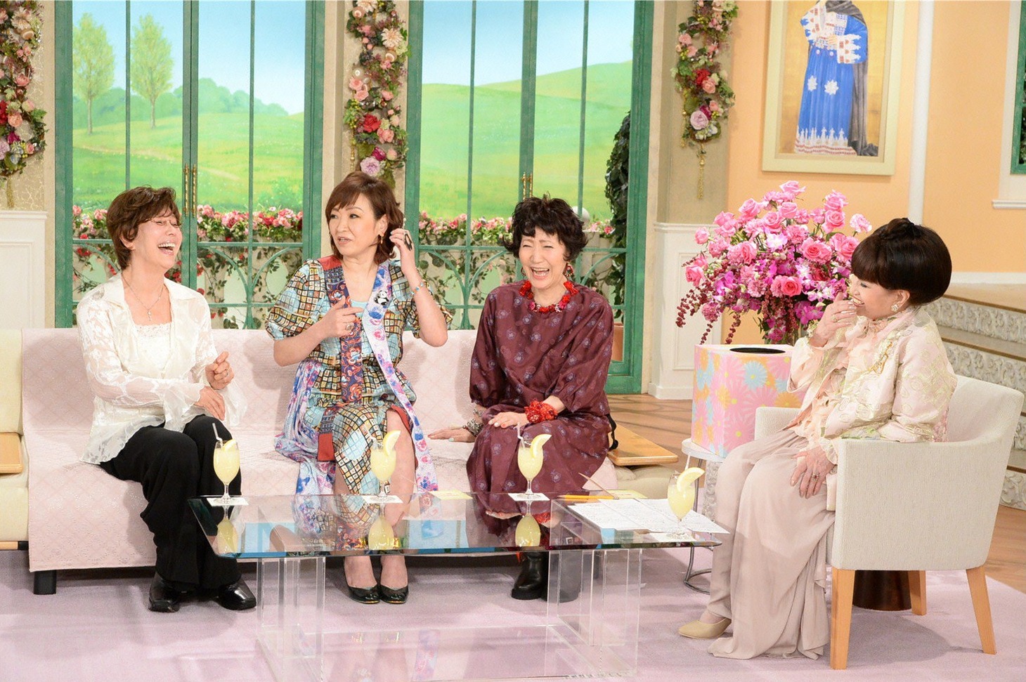 （左から）平野レミ、清水ミチコ、森山良子、黒柳徹子。(c)テレビ朝日