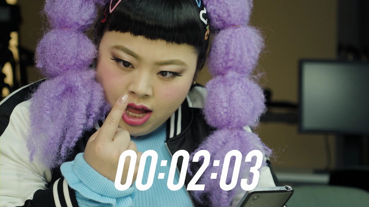 動画「CYBER WEEK HYPER SALE『どこにいてもビッグチャンスが迫りくる』編」のワンシーン。