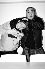 左から大井洋一、極楽とんぼ・山本圭壱。