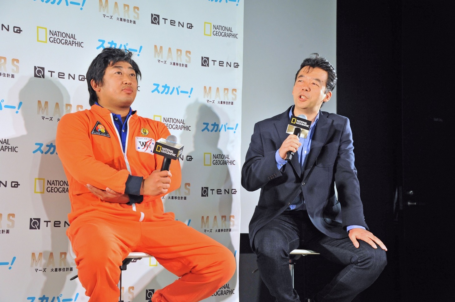 左から、草野伸也、宮本英昭准教授。