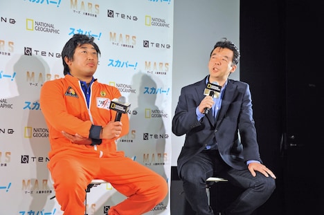 左から、草野伸也、宮本英昭准教授。