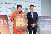 左から草野伸也、宮本英昭准教授。