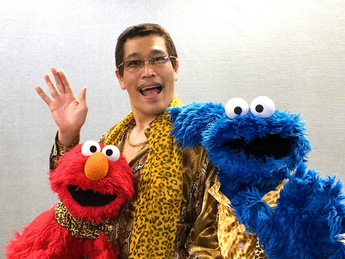 左からエルモ、ピコ太郎、クッキーモンスター。