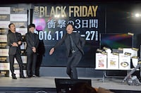 新ギャグを再び披露するパンサー尾形。