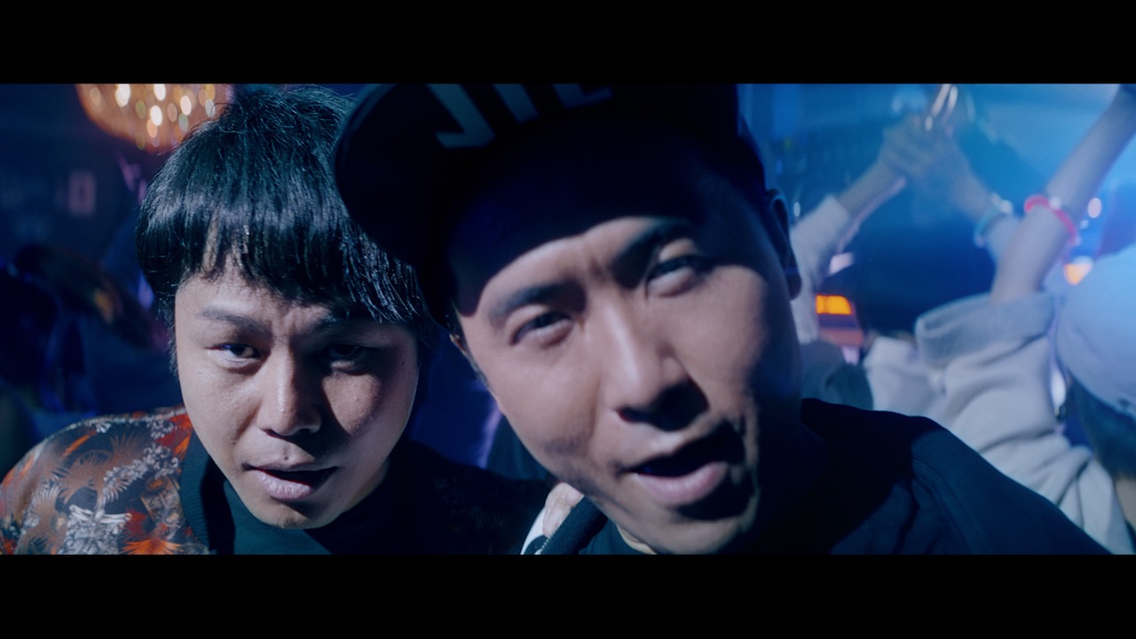 「WE ARE THE FUTURE」のミュージックビデオのワンシーン。