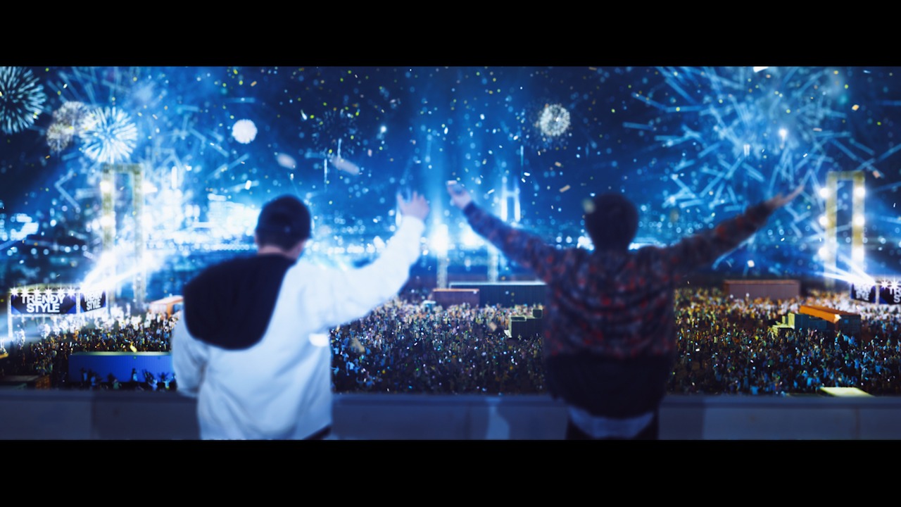 「WE ARE THE FUTURE」のミュージックビデオのワンシーン。