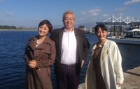 左から橋本志穂、ガダルカナル・タカ、武内由紀子。(c)読売テレビ