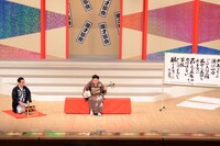 内海桂子とうたじ（左）。