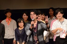 審査員長の片桐仁。