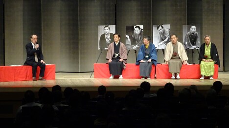「上方落語四天王 追善落語会」のワンシーン。