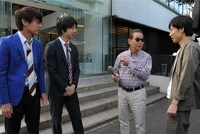 （左から）三四郎、タモリ、インパルス板倉。(c)テレビ朝日