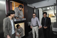 「タモリ倶楽部」の「東京五輪はビジネスチャンス！カプセルホテル王になろう!!」のワンシーン。(c)テレビ朝日