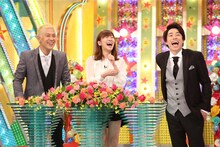 ロンドンブーツ1号2号と指原莉乃（中央）。