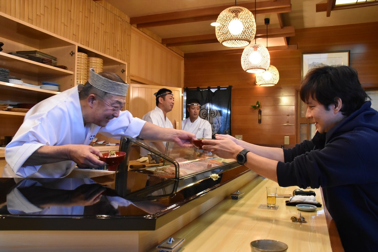アンジャッシュ渡部が金沢で美食旅、お寿司の頂点見せる