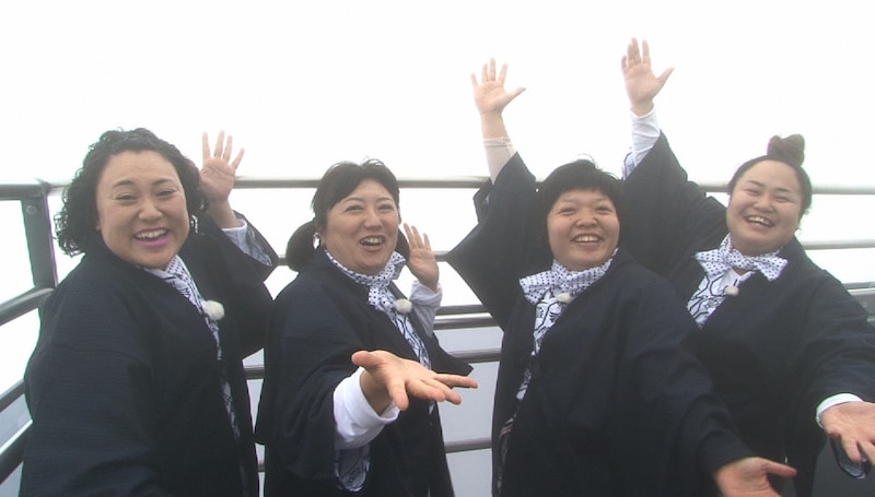 左からフォーリンラブ・バービー、森三中・黒沢、おかずクラブ。(c)日本テレビ