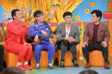 左からテツandトモ、小島よしお、堀尾正明。(c)日本テレビ