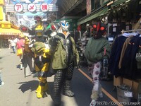 DVD「ウルトラ怪獣散歩～上野/深川・月島/長崎 編～」のワンシーン。