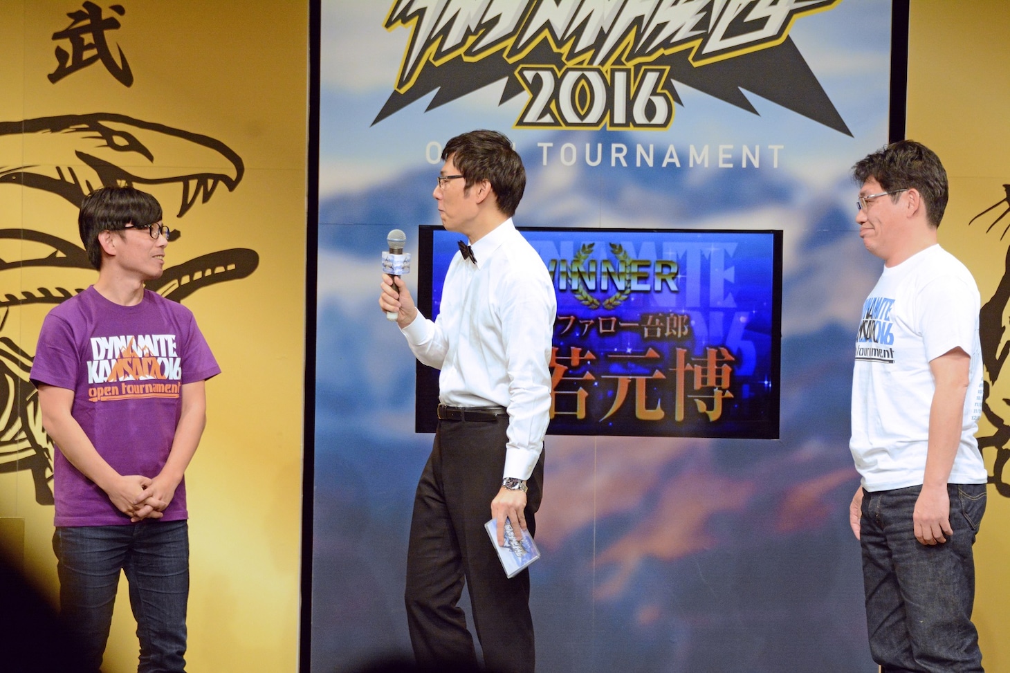 ずん飯尾（右）に勝利したバッファロー吾郎・竹若（左）。