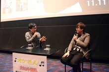 トークショーの様子。左から細川徹、ラバーガール飛永。