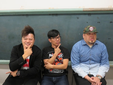 左からバッドボーイズ佐田、バッファロー吾郎・竹若、野性爆弾くっきー。