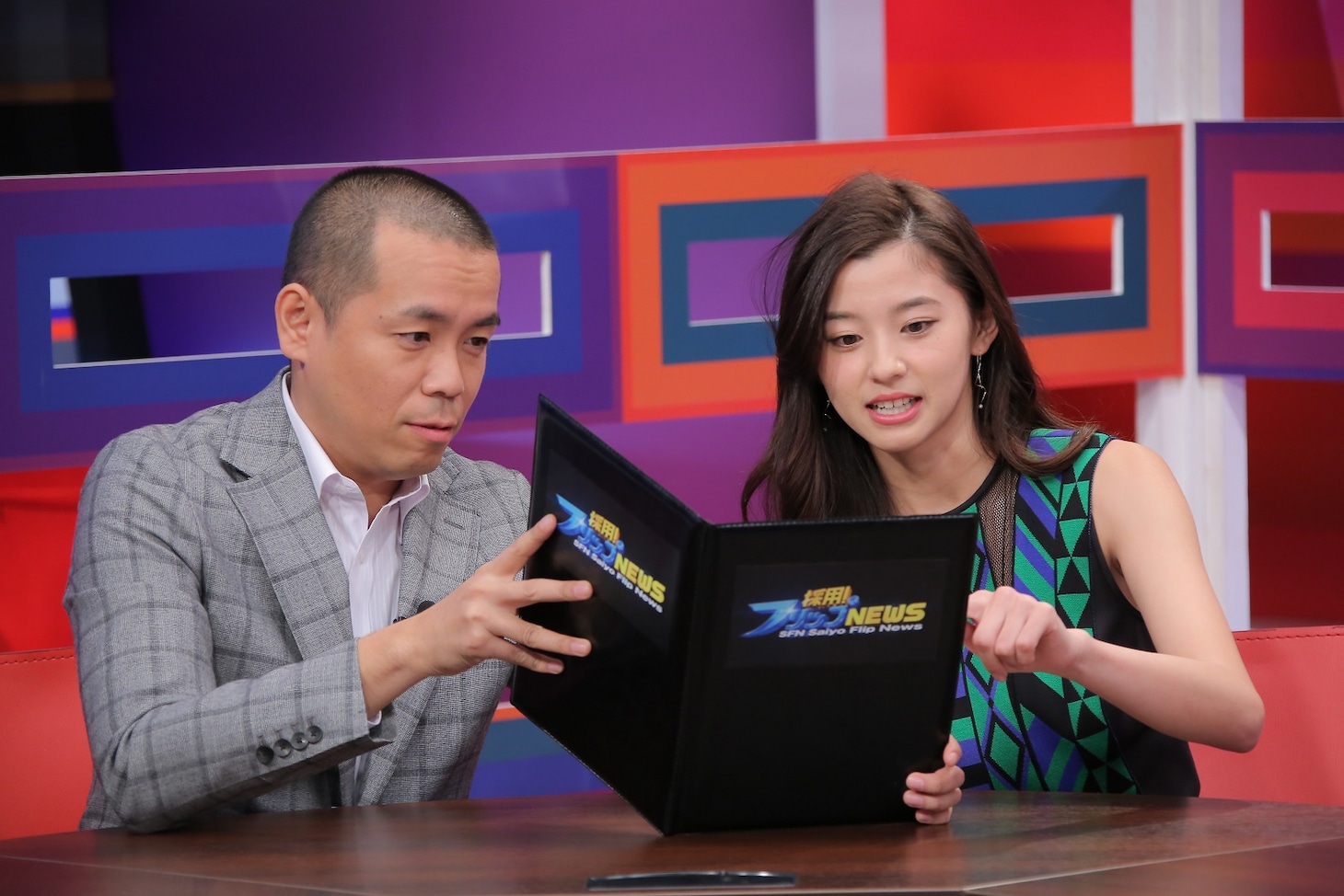 タカアンドトシ・トシと朝比奈彩（右）。(c)中京テレビ